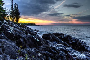 Kuzey Michigan Superior gölünün günbatımı