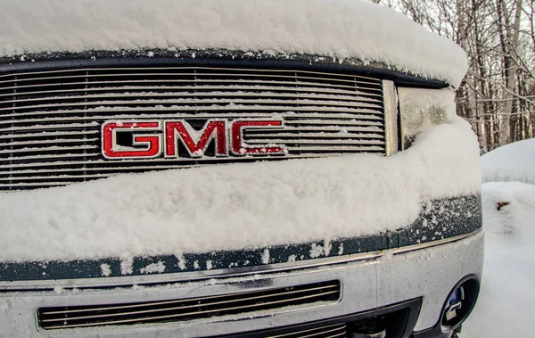 休伦港 密歇根州 2017年12月14日 前保险杠和烤架的 Gmc 卡车覆盖在冰雪风暴后 中西部的雪和冰 — 图库照片