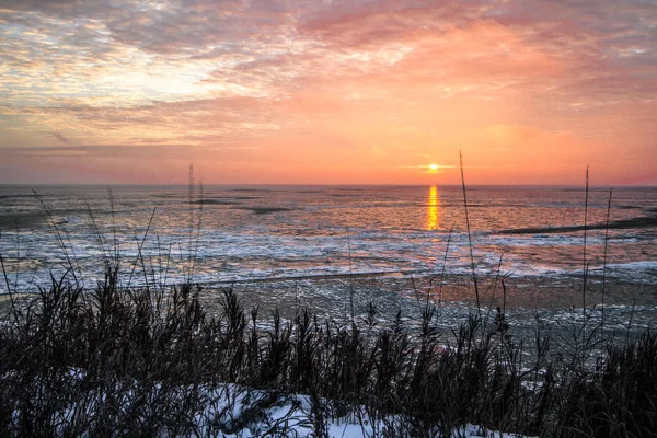 Frozen Great Lakes Sunrise Riflessione Panoramica Dell Alba Sull Orizzonte — Foto Stock