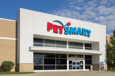 Fort Gratiot, Michigan, Usa - 30 Mayıs 2017: Şirket logosu ve Pet Smart mağazasının girişi