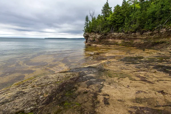 Costa Superiore Del Lago Selvaggio Litorale Roccioso Remoto Del Lago — Foto Stock