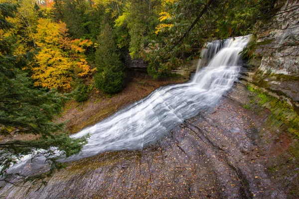 Automne Michigan Waterfall Laughing Whitefish Falls Scenic Site Entouré Feuillage — Photo
