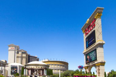 Las Vegas, Nevada, ABD-Mayıs 6, 2019: Caesars Palace dış Las Vegas Bulvarı üzerinde. Las Vegas Mega Resort birden fazla Restoran, alışveriş, Kongre Merkezi, Casino ve neredeyse 4.000 oda vardır.