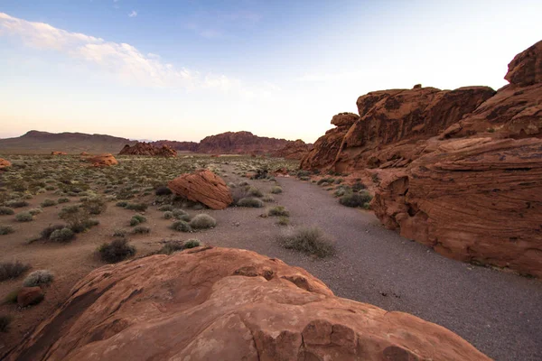 Caminhadas Deserto Trail Ventos Através Das Montanhas Rocha Vermelha Valley — Fotografia de Stock