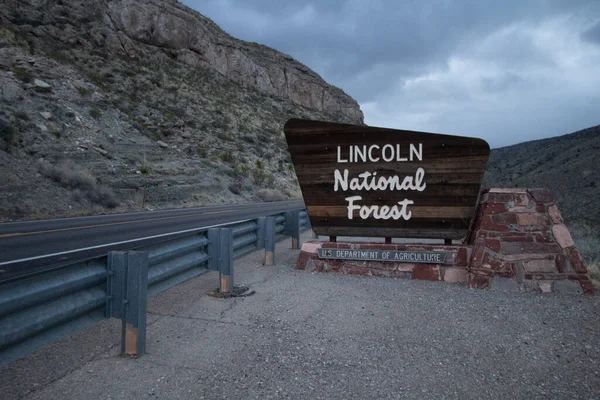 Eintrittsschild Für Den Lincoln National Forest Den Abgelegenen Bergen Von — Stockfoto