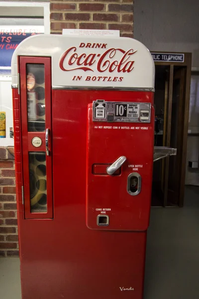 Amarillo Teksas Usa Lutego 2020 Zbliżenie Zabytkowego Automatu Marki Coca — Zdjęcie stockowe