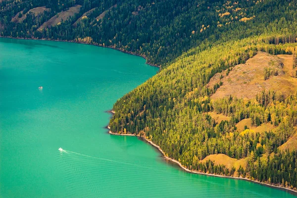 Xinjiang Kanas vista do peixe com vista para a paisagem — Fotografia de Stock