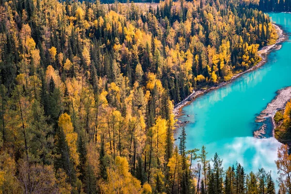 Xinjiang Kanas rivier Moon Bay herfst landschap — Stockfoto