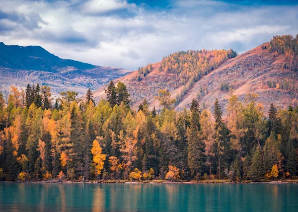 Paysage du lac Kanas du Xinjiang — Photo