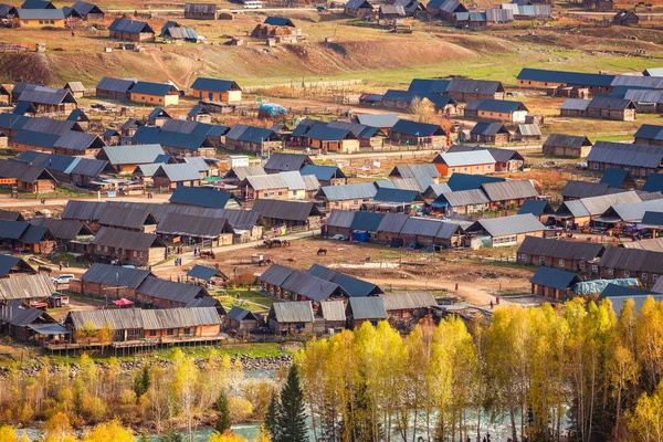 Xinjiang Hemu Village Paisajes de otoño Fotos De Stock Sin Royalties Gratis