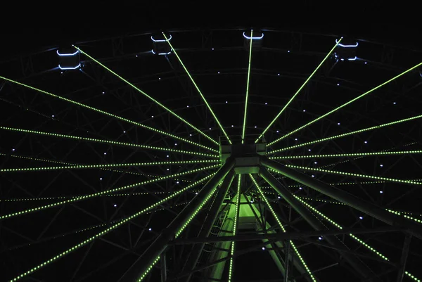 Ferris Wheel Glows Green Lights Night Each Cabins Illuminated Bluish — Stock Photo, Image