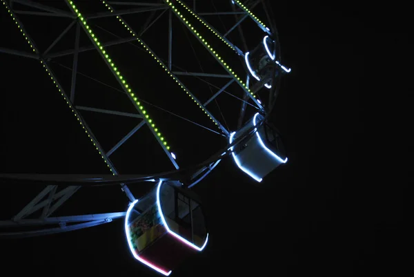 Ferris Wheel Booths Close Ferris Wheel Illuminated Green Lights — Stock Photo, Image