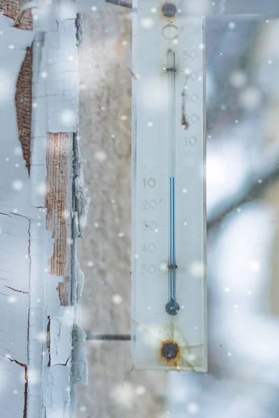 Externe thermometer met sneeuw — Stockfoto