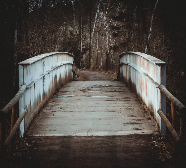 Μια παλιά γέφυρα πεζών — Φωτογραφία Αρχείου