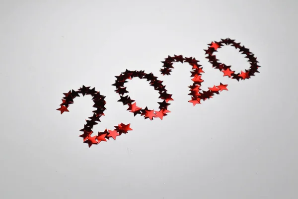 Yeni yıl arifesi düzüşmesi. Noel ağacı ve süslemeler. 2020 yılı. Merr