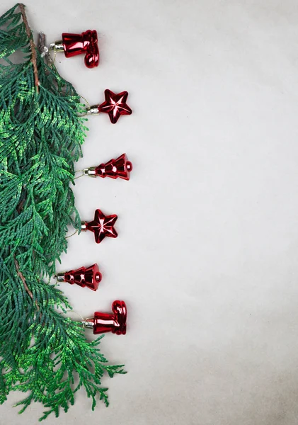 Yeni yıl arifesi düzüşmesi. Noel ağacı ve süslemeler. 2020 yılı. Merr