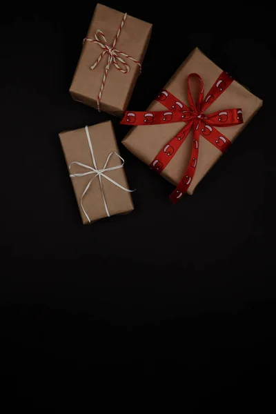 Yeni yıl arifesi düzüşmesi. Noel ağacı ve süslemeler. 2020 yılı. Merr