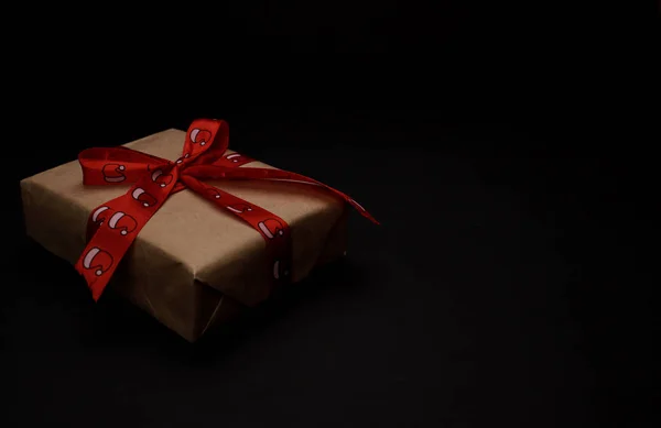 Yeni yıl arifesi düzüşmesi. Noel ağacı ve süslemeler. 2020 yılı. Merr