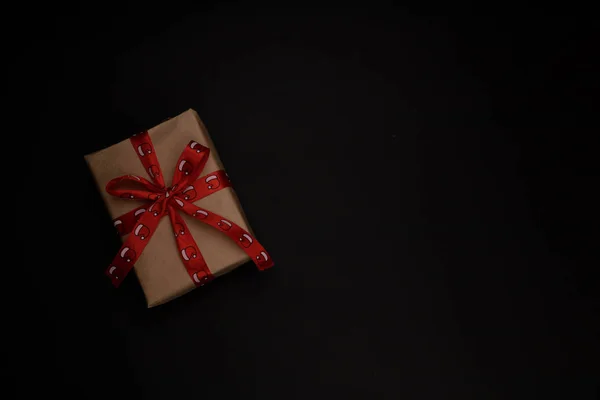 Yeni yıl arifesi düzüşmesi. Noel ağacı ve süslemeler. 2020 yılı. Merr