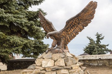 Pyatigorsk, Rusya - 22 Şubat 2019: Mashuk Dağı 'nda bir kartalın metal heykeli 