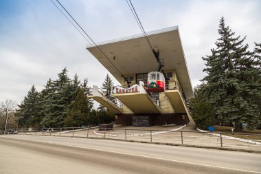 Pyatigorsk, Rusya - 22 Şubat 2019: Mashuk Dağı 'ndaki teleferik görüntüsü