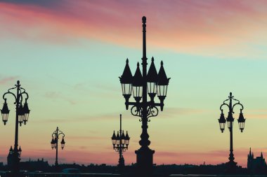 Sokak lambası siluet vintage tarzı 