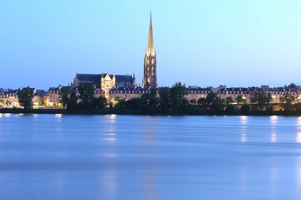 Twilight in de kathedraal van St Michel, Bordeaux, Frankrijk — Stockfoto