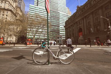  Bisiklet üzerinde seçici odak American Indian National Museum yanında park etmiş. 