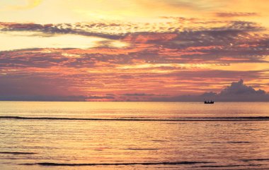 Tayland Hua Hin plajda güzel gündoğumu
