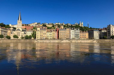 Kilisesi, Saint Georges adlı, nehrin kıyısında Lyon