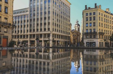 Sokak sahne Lyon yansıması ile şehir merkezine