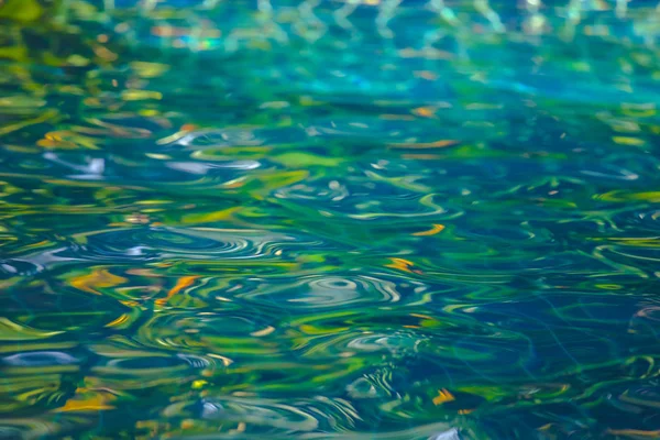 Colorata riflessione astratta dell'acqua per lo sfondo — Foto Stock