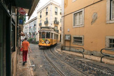  Bir eski geleneksel tramvay