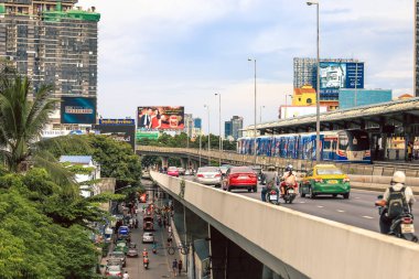  BTS gökyüzü tren yüksekliği hız başkenti Bangkok seyahat eden insanlar için