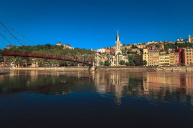 Kilisesi, Saint Georges adlı, nehrin kıyısında Lyon