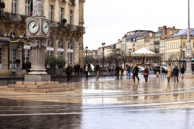 Yağmurlu bir günde sokak sahne Bordeaux