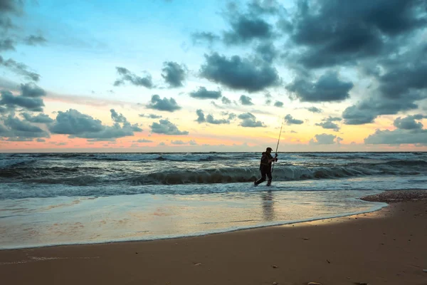 Tradiční mořský rybolov na pobřeží Atlantského oceánu poblíž Bordeaux — Stock fotografie