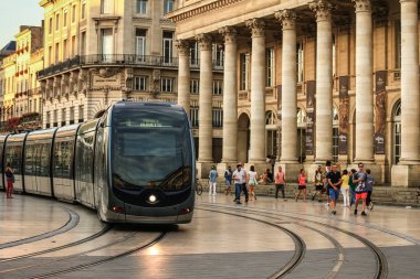 Bordeaux, Fransa'da tramvay ile şehir sokak sahne