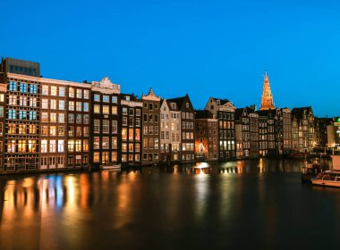  Amsterdam kanalları alacakaranlıkta