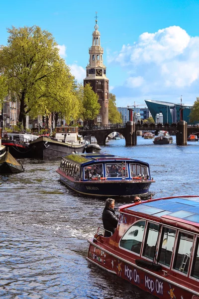 Barche sui canali di Amsterdam — Foto Stock