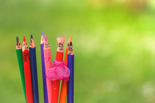 Mutlu renkli kalemler 