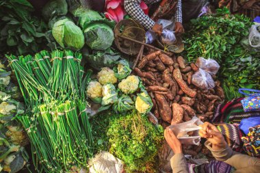 Markette taze sebzeler