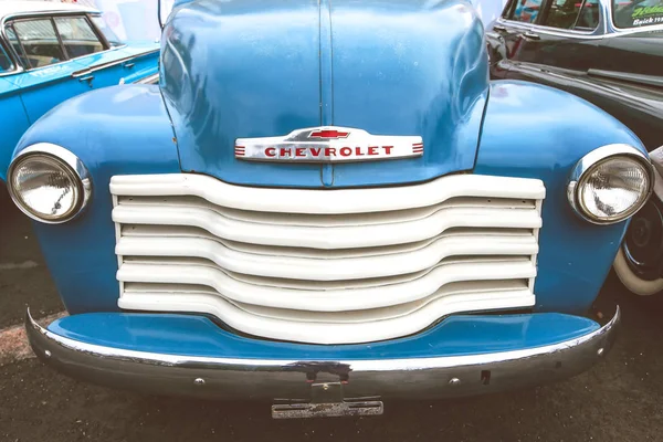 Ρετρό μπλε αυτοκίνητο Chevrolet — Φωτογραφία Αρχείου