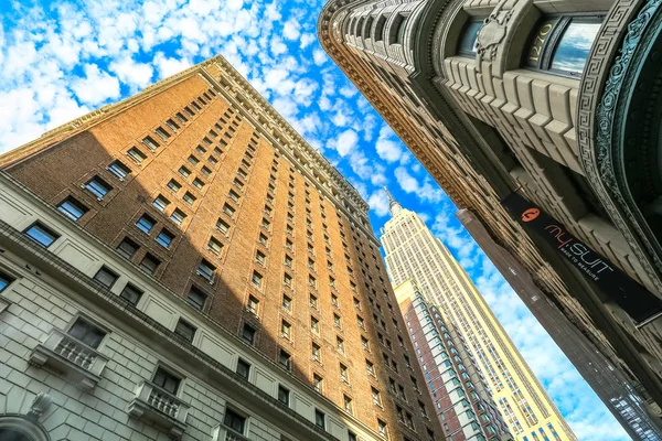 New York City April 2016 Empire State Building Viewed Street — Stock Photo, Image