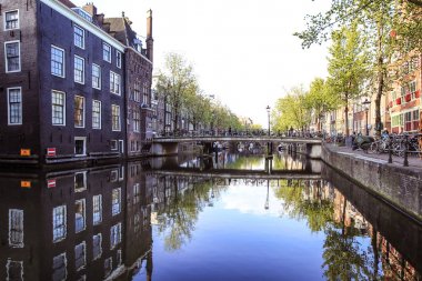 Su, Hollanda Amsterdam binalar