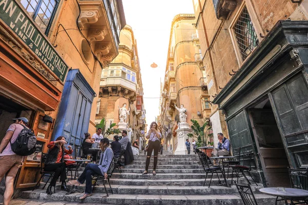 Valletta Malta Nisan 2018 Dar Sokağı Valletta Malta Nın Merdivenlerde — Stok fotoğraf