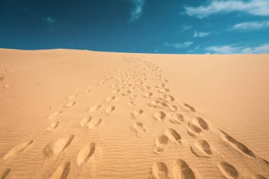 Pile, Fransa'nın tepeleri üzerinde ayak sesleri