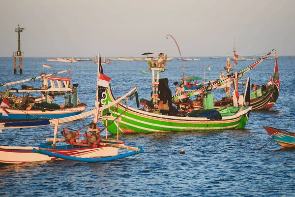 Красочная Деревянная Рыбацкая Лодка Ручной Работы Порту Пляже Джимбаран Бали — стоковое фото