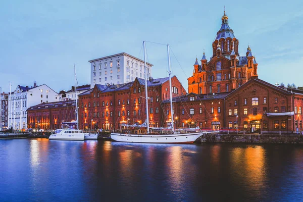 Paisaje Nocturno Iglesia Catedral Ortodoxa Uspenski Distrito Katajanokka Del Casco — Foto de Stock