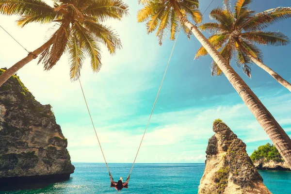 Hindistan cevizi palmiyelerine, Daimond sahilindeki Bali salıncağına, Endonezya 'daki Nusa Penida Adası Bali' ye odaklan.